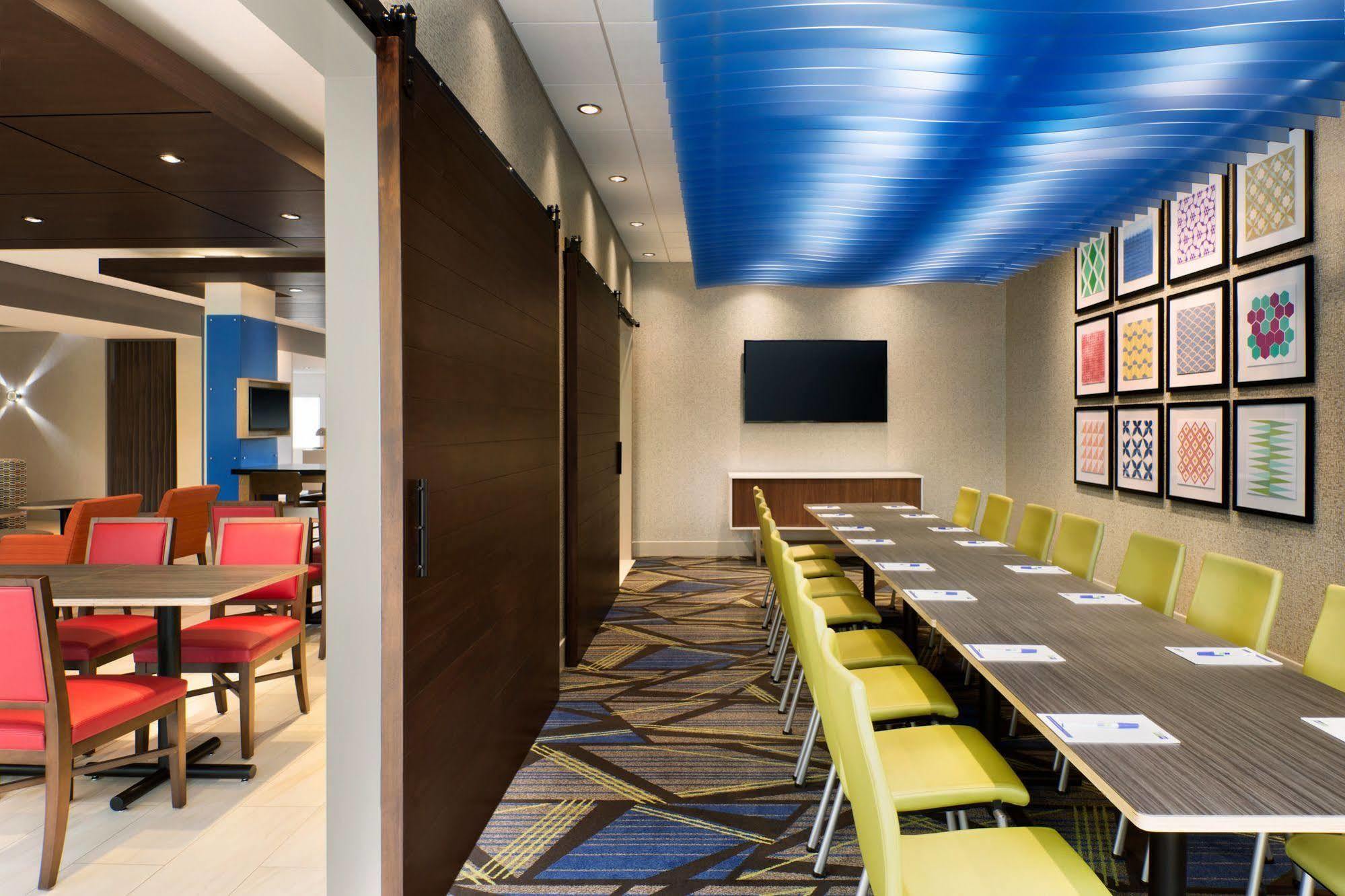 Express & - Airport East By Ihg Hotel Columbus