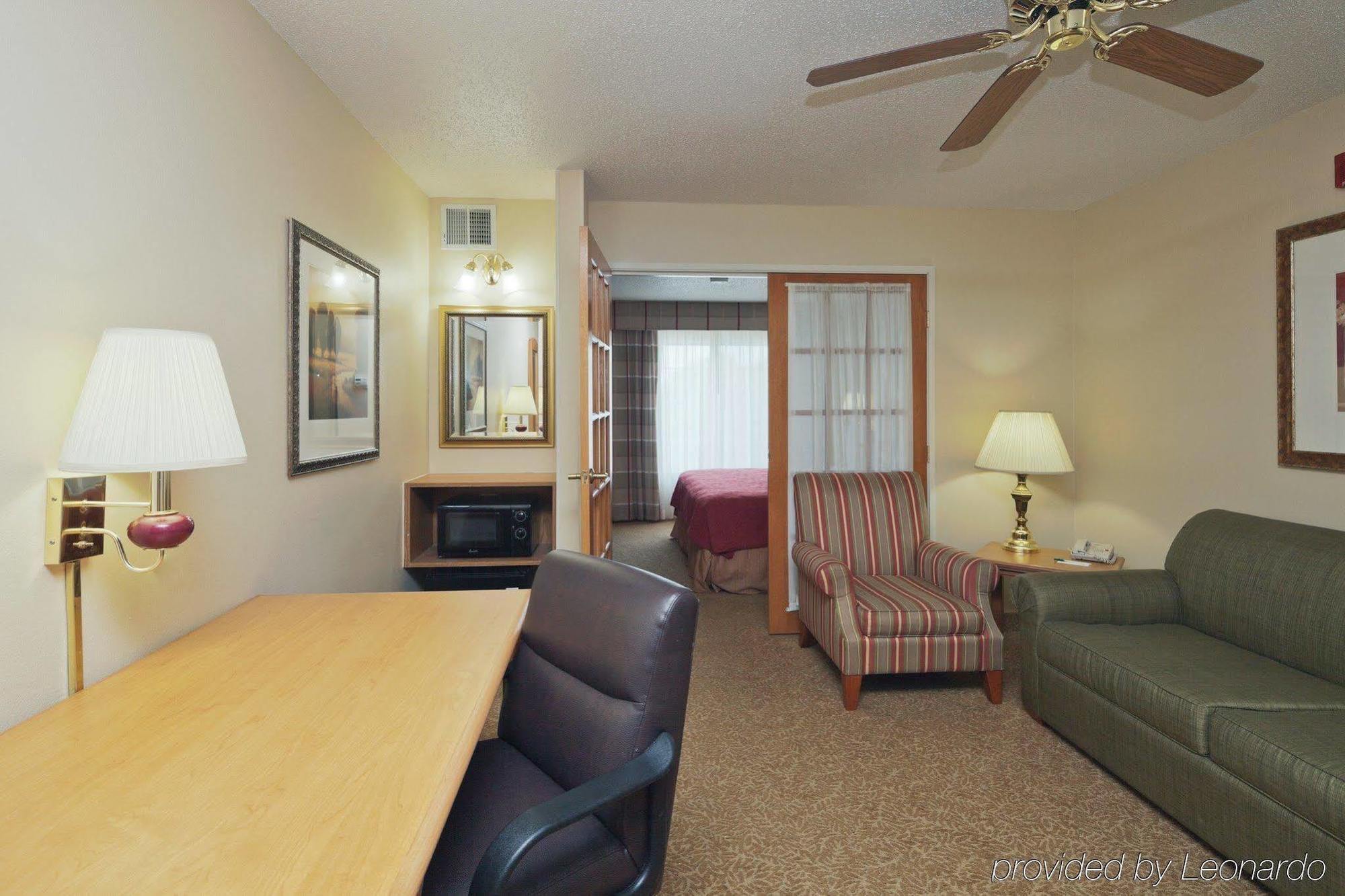 Hotel Country & By Radisson, Airport, Oh
