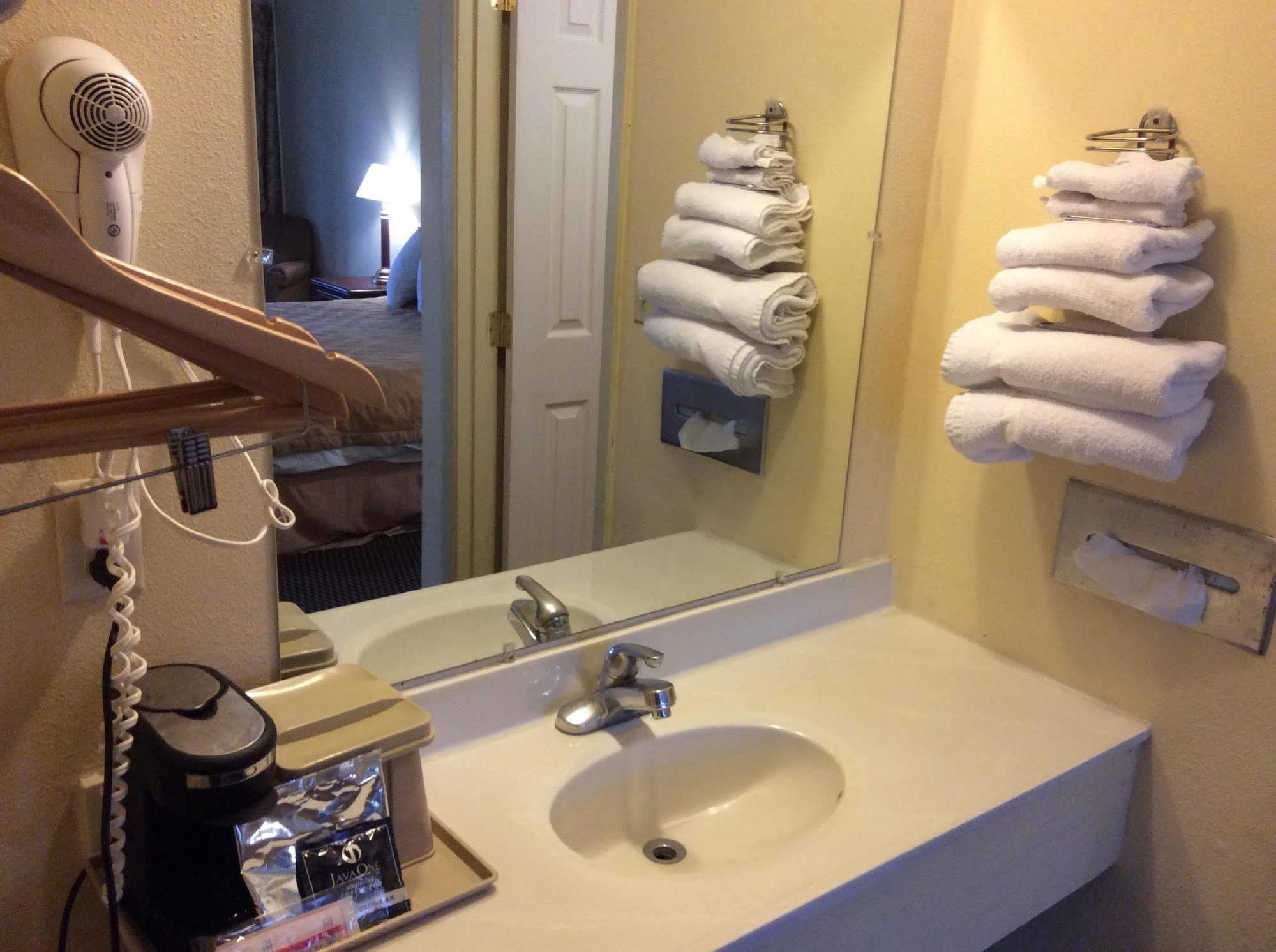 Budget East Motel