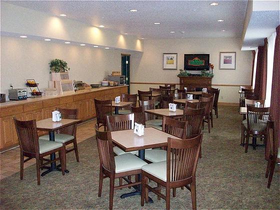 Hotel Country & By Radisson, Airport, Oh