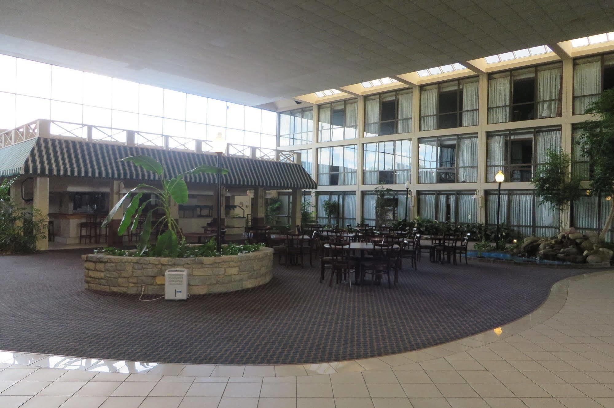Days By Wyndham Airport