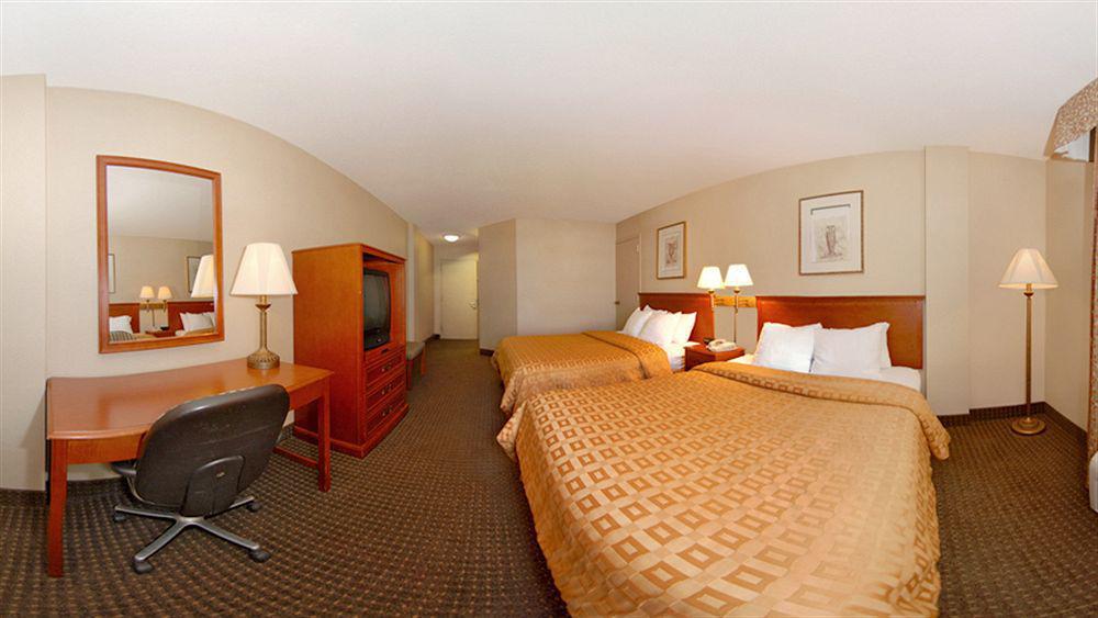 Hotel The Clarion & Conference Center 3*