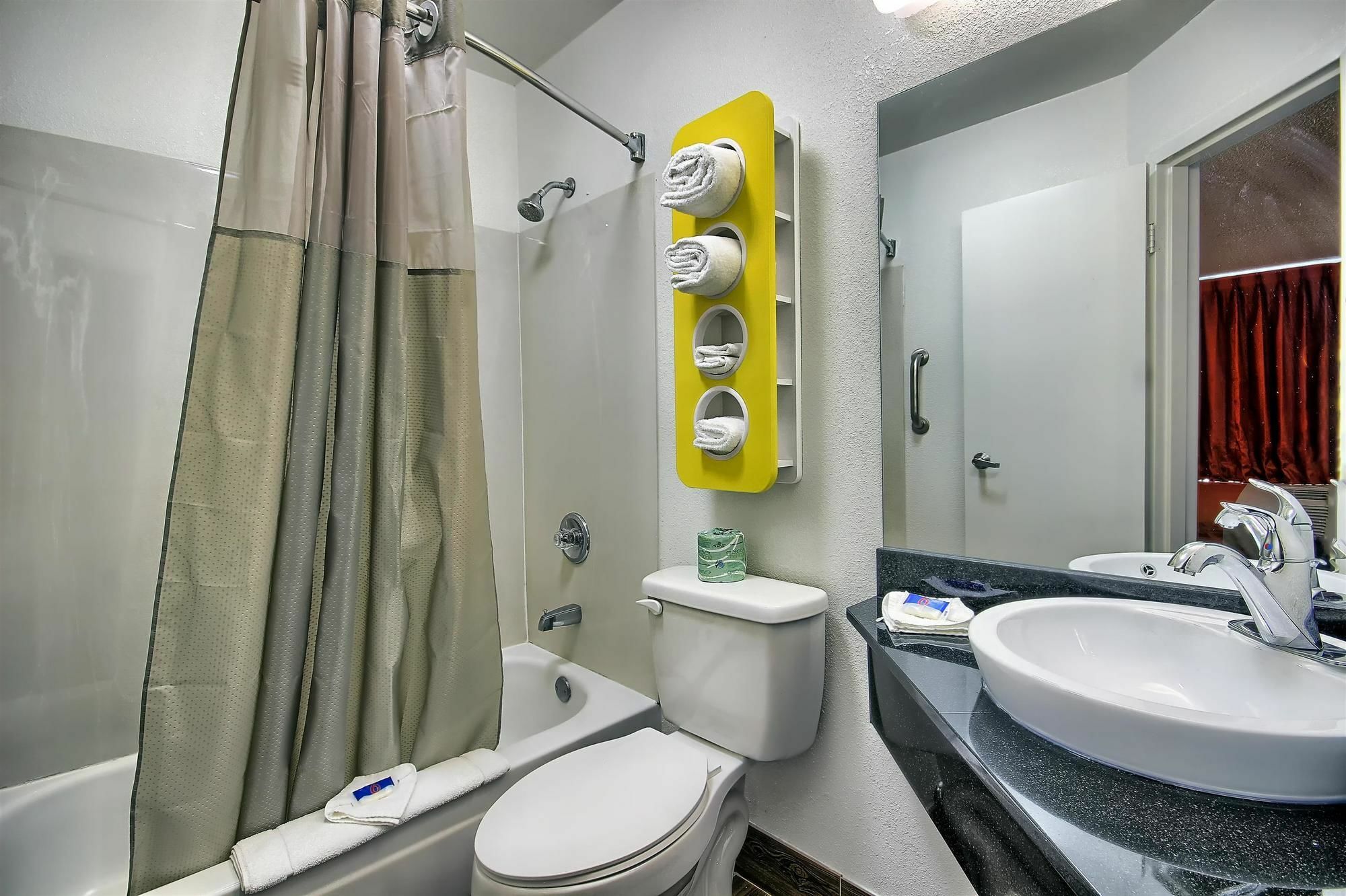 Hotel 6-columbus, Oh - West
