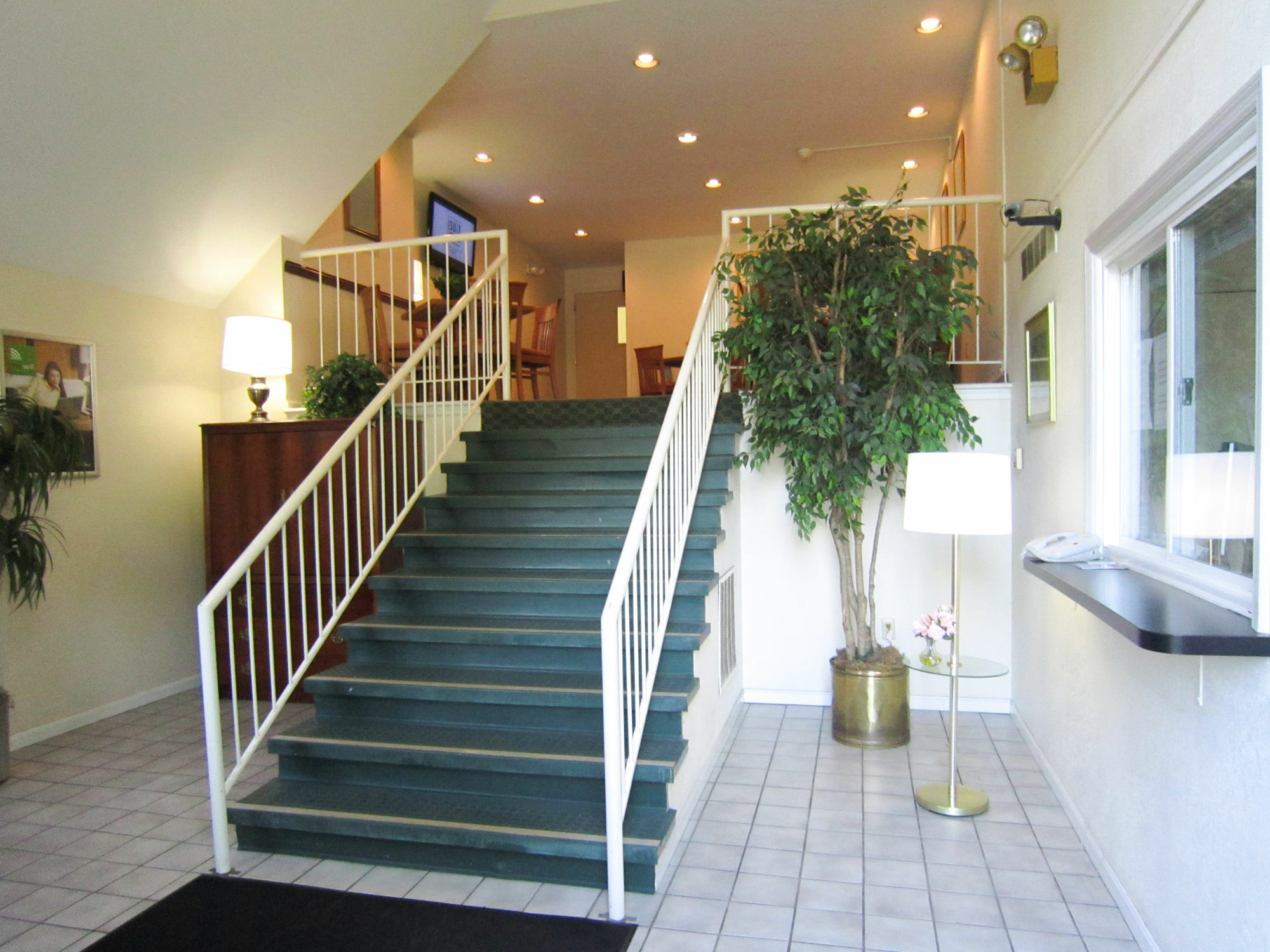 Hotel Suburban East 2*