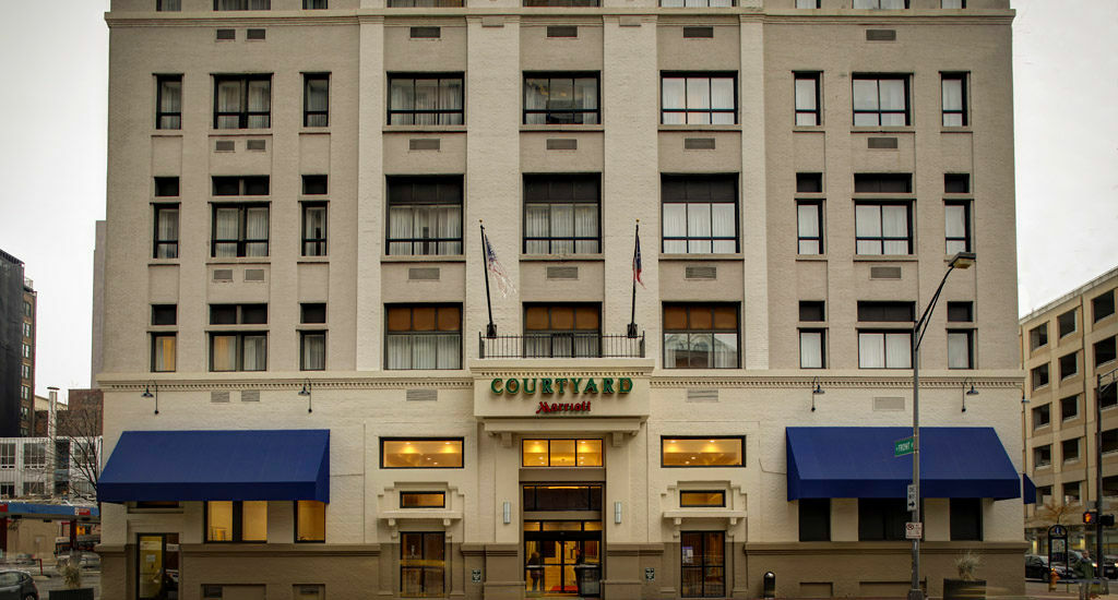 Courtyard Downtown Hotel 3*