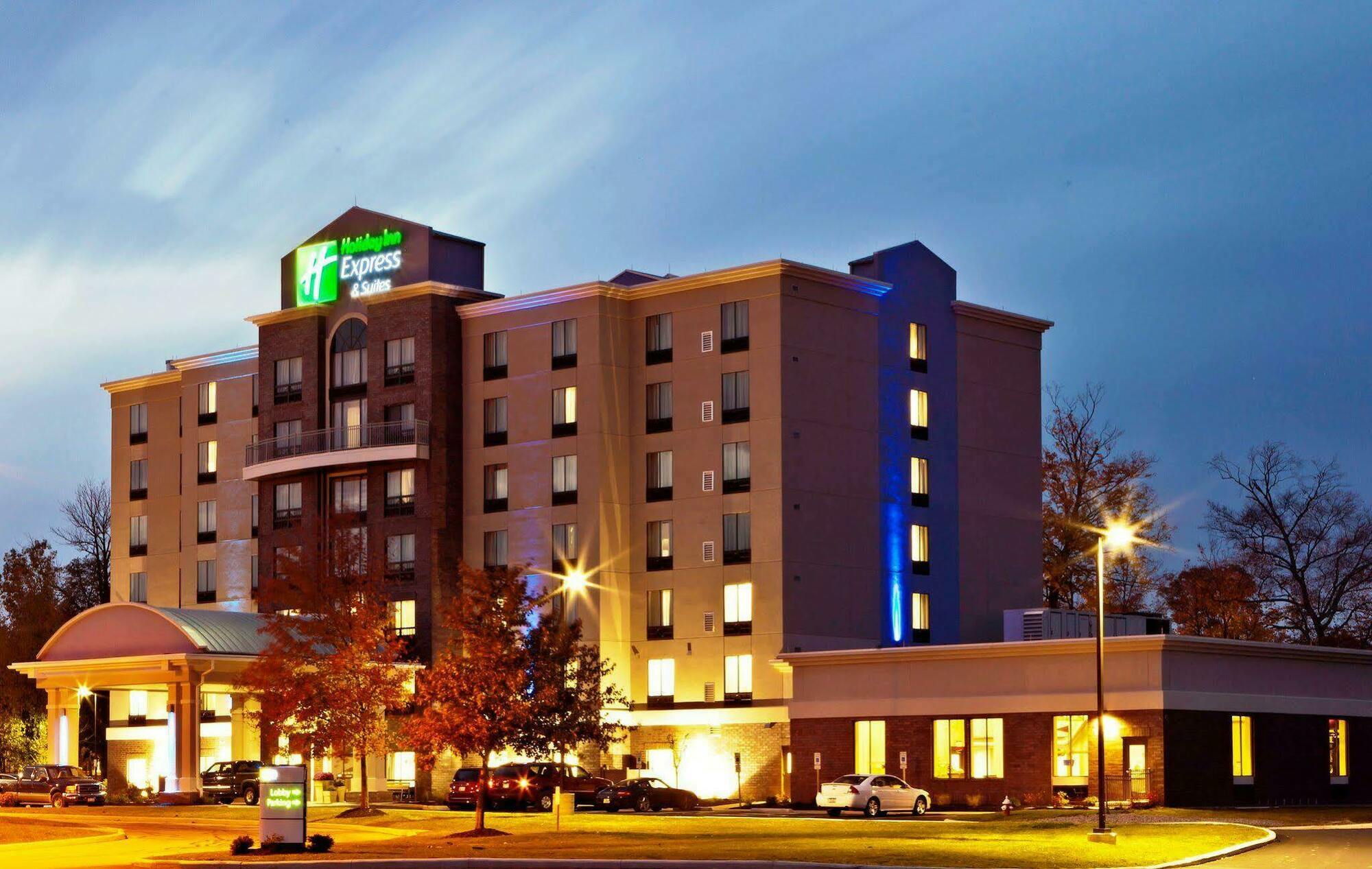 Express & - Polaris Parkway / By Ihg Inn Columbus
