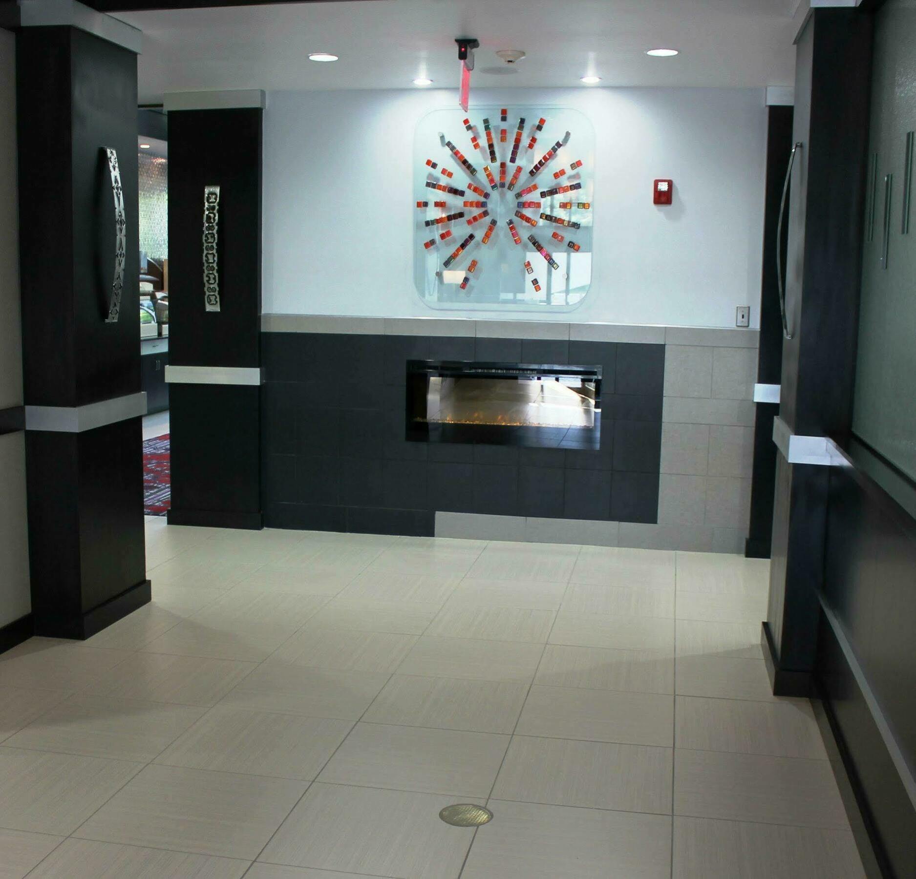 Express & - Polaris Parkway / By Ihg
