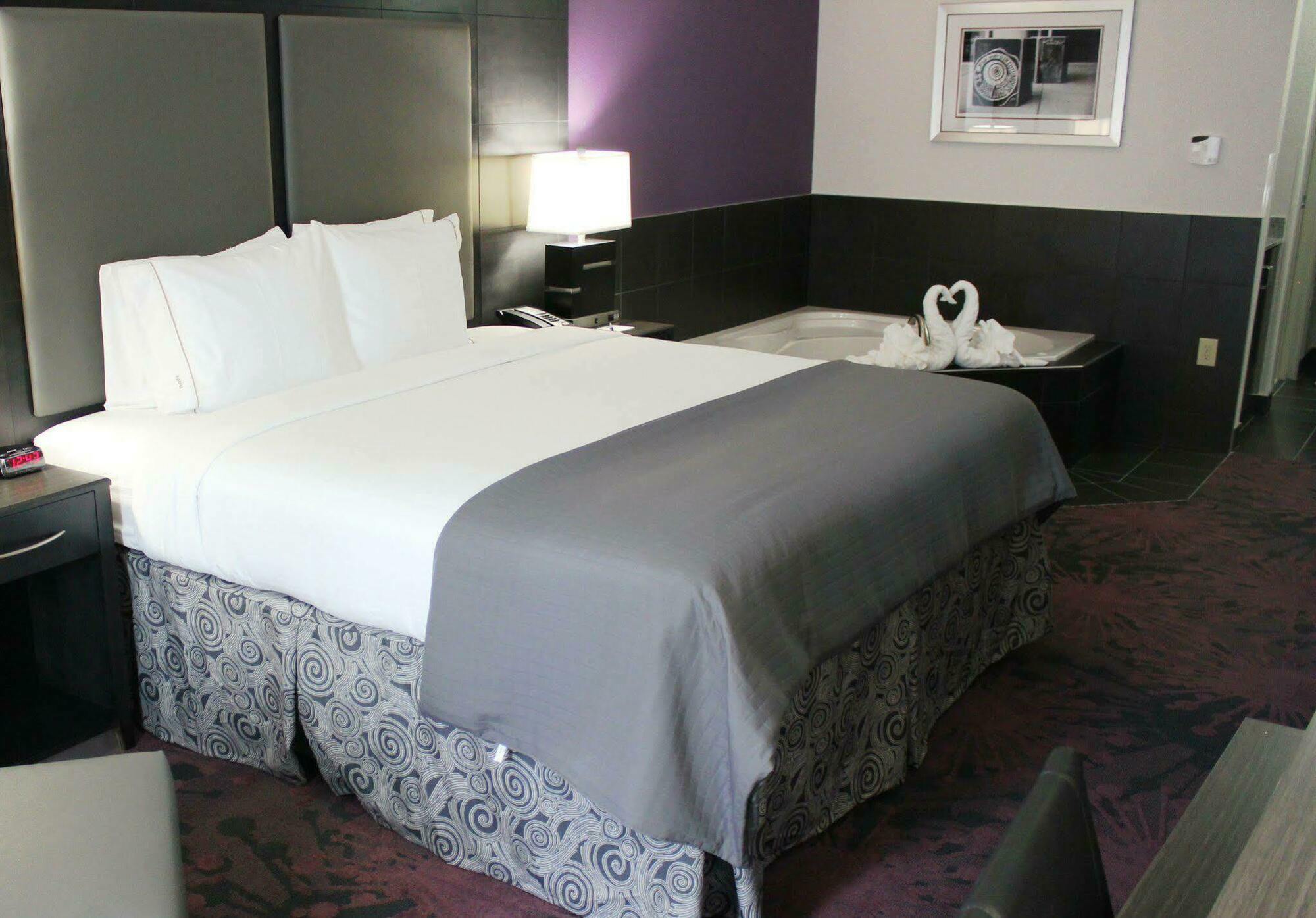 Express & - Polaris Parkway / By Ihg Columbus