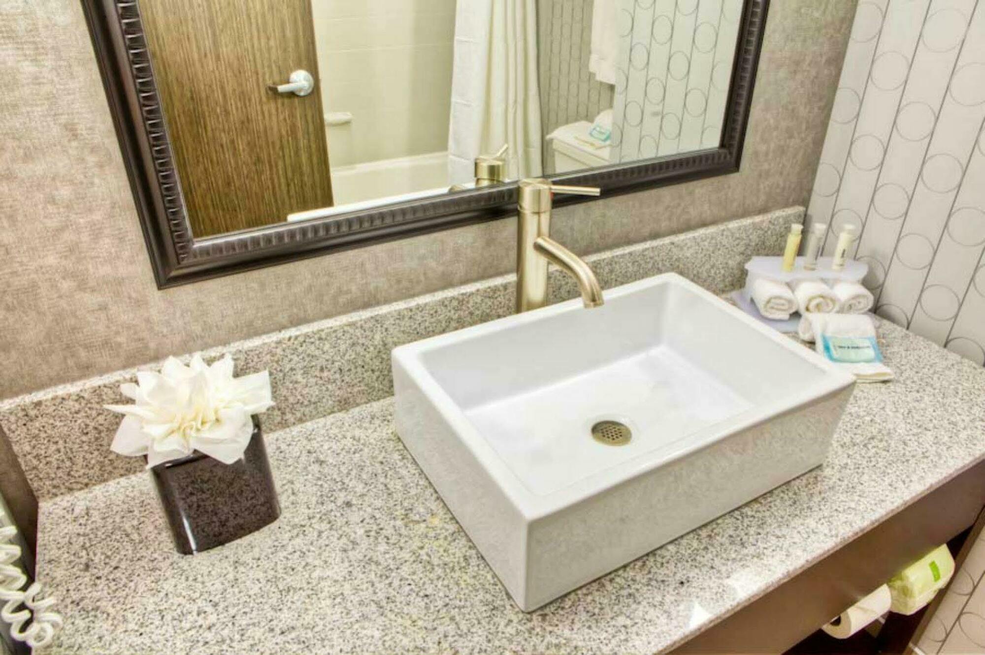 Express & - Polaris Parkway / By Ihg Columbus