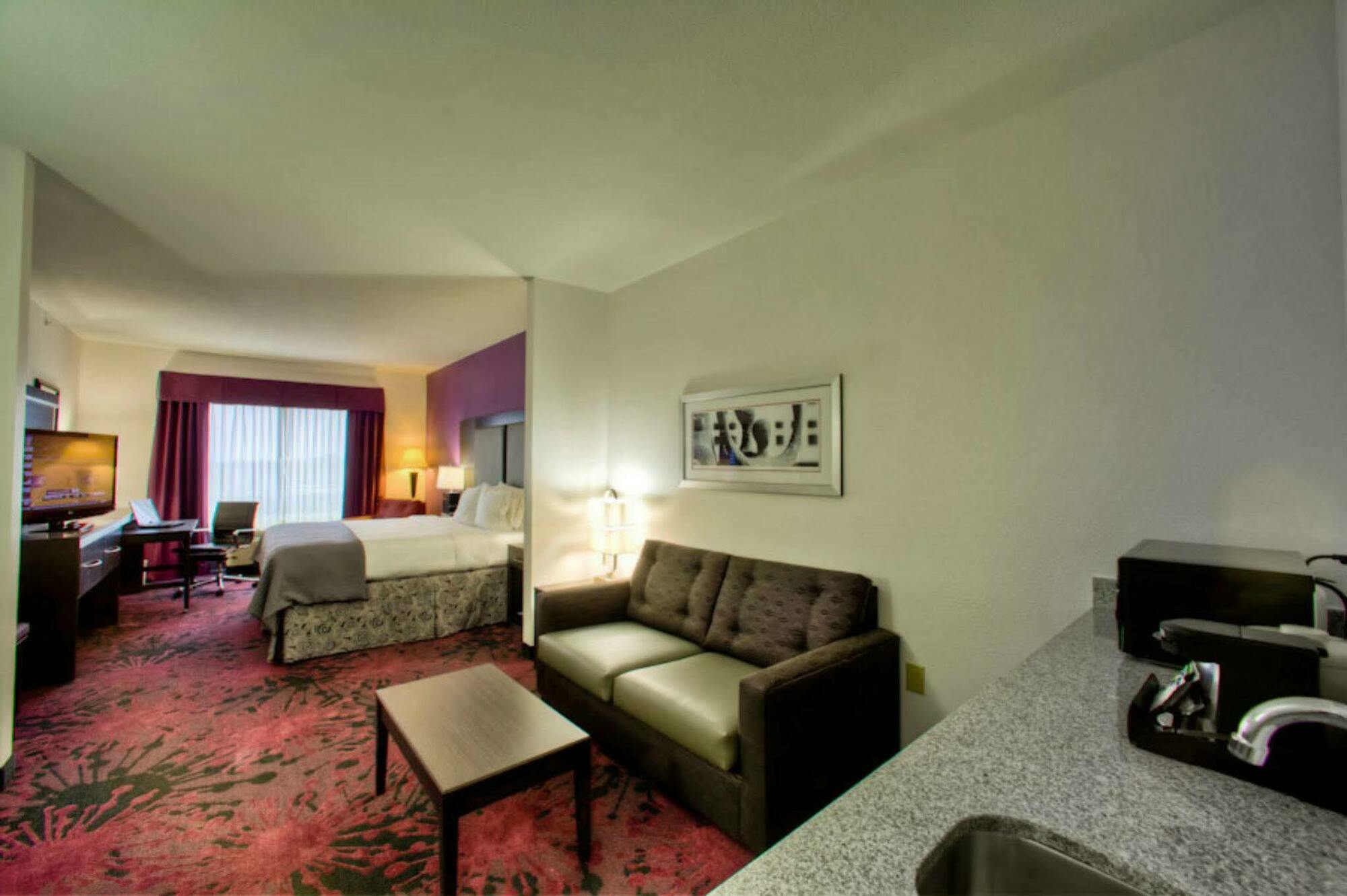 Express & - Polaris Parkway / By Ihg Inn