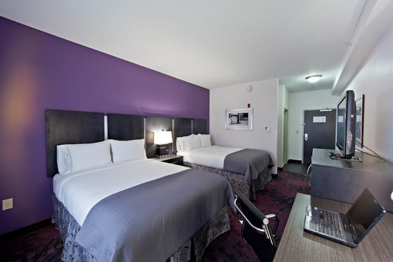 Express & - Polaris Parkway / By Ihg