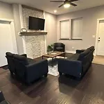 Housepitality - The Urban Roost 1 - Modern