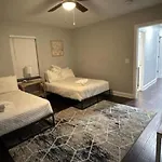 Housepitality - The Urban Roost 1 - Modern