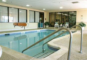Courtyard Airport Hotel 3*