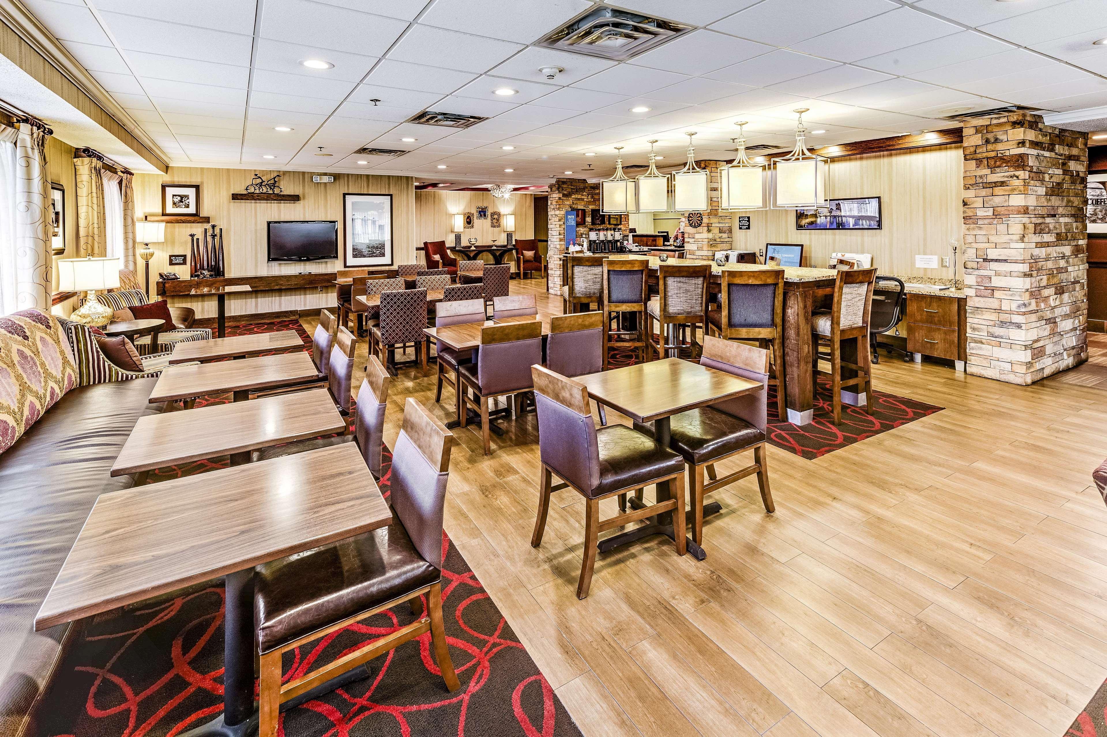 Hampton I-70e/hamilton Road Hotel 3*