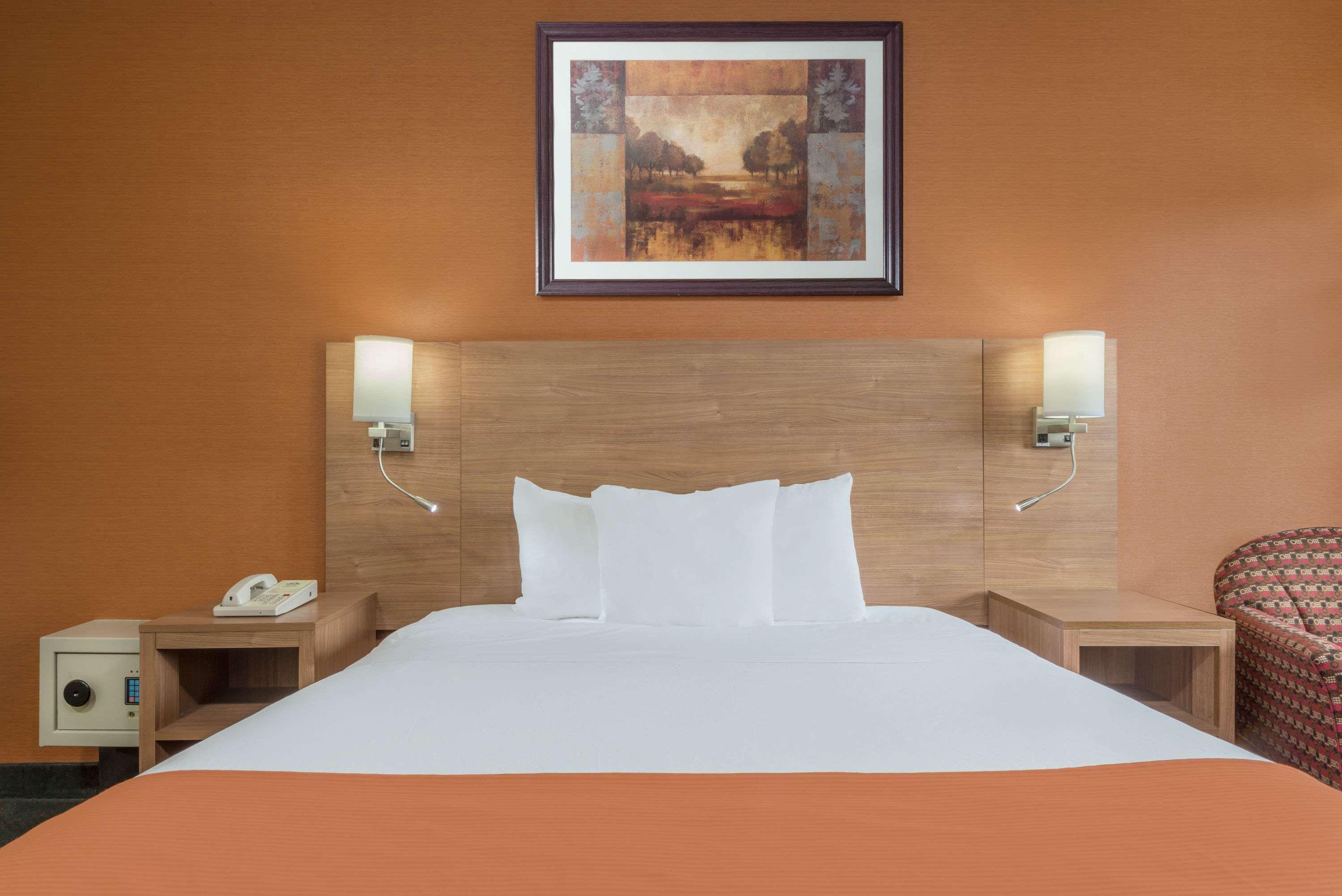 Days By Wyndham Fairgrounds Hotel 3*