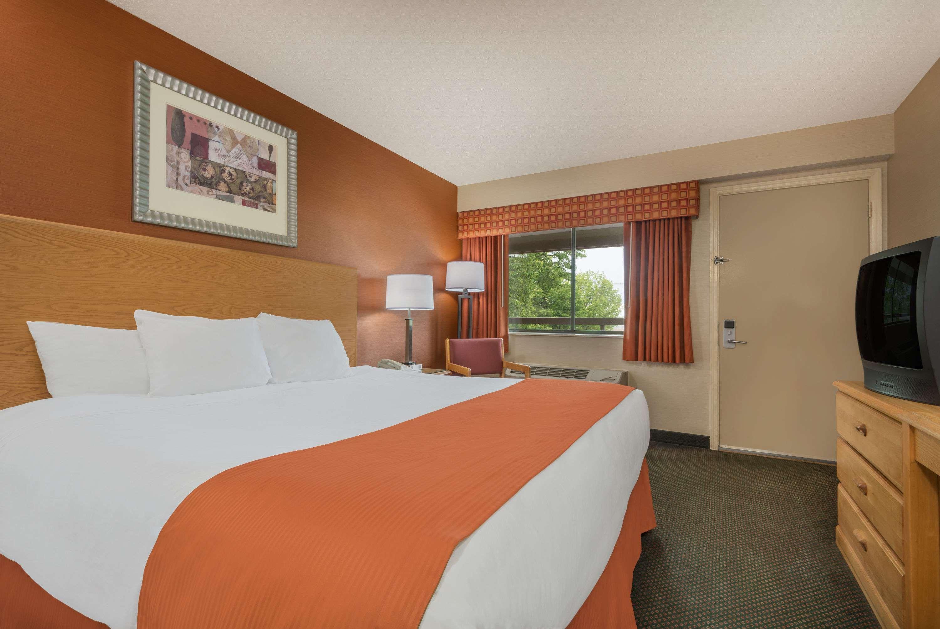 Days By Wyndham Fairgrounds Hotel