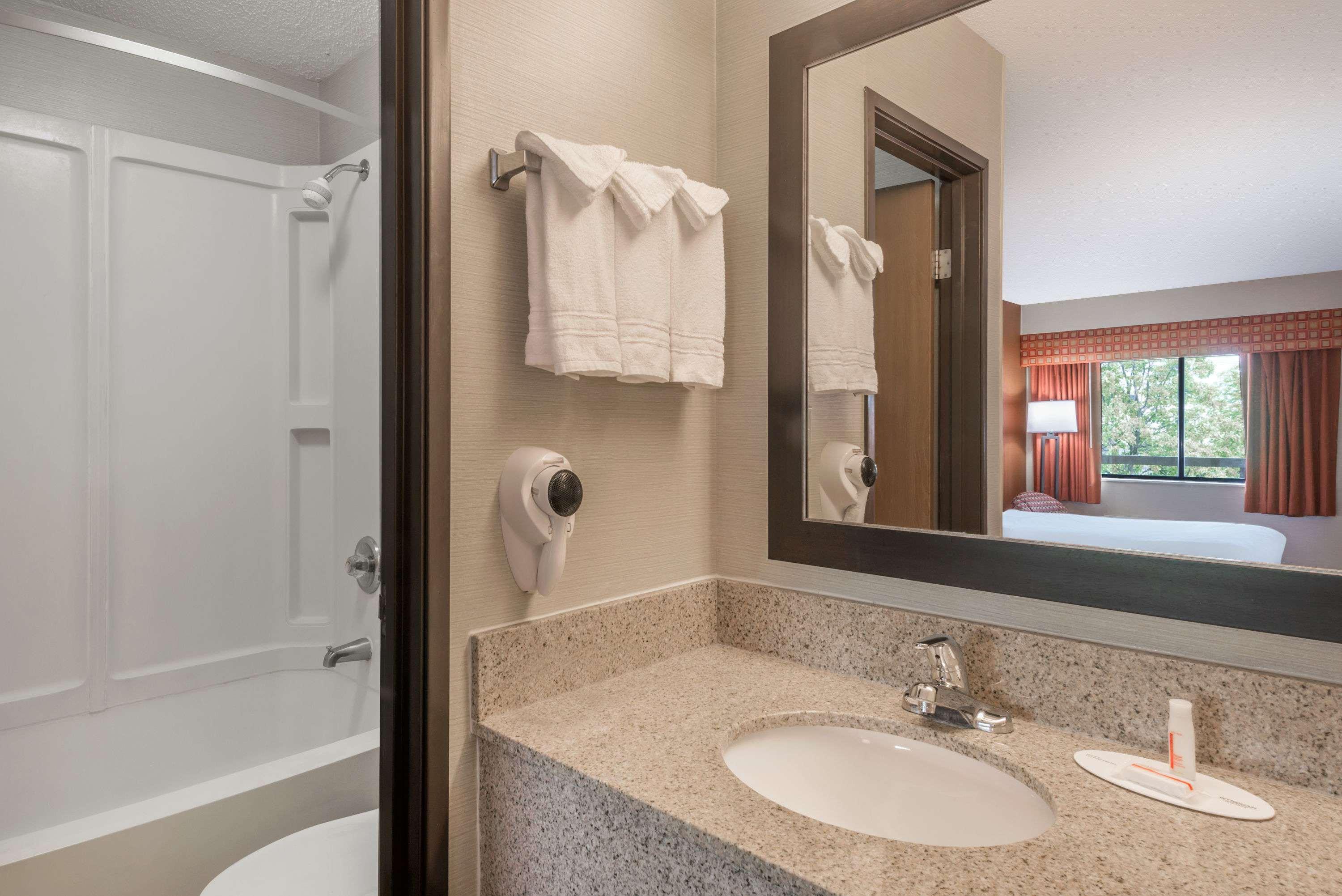 Days By Wyndham Fairgrounds Hotel