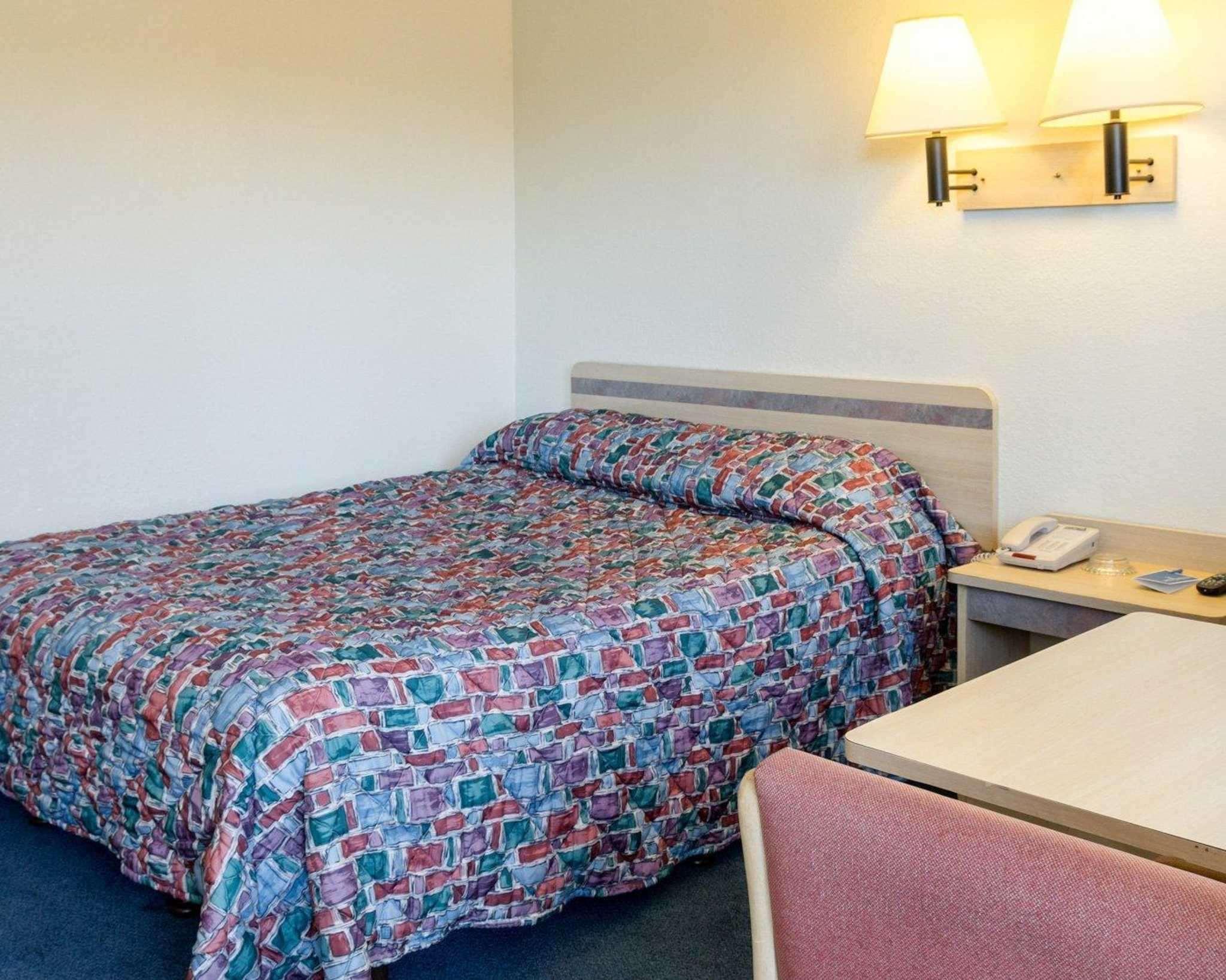 Rodeway Motel 2*