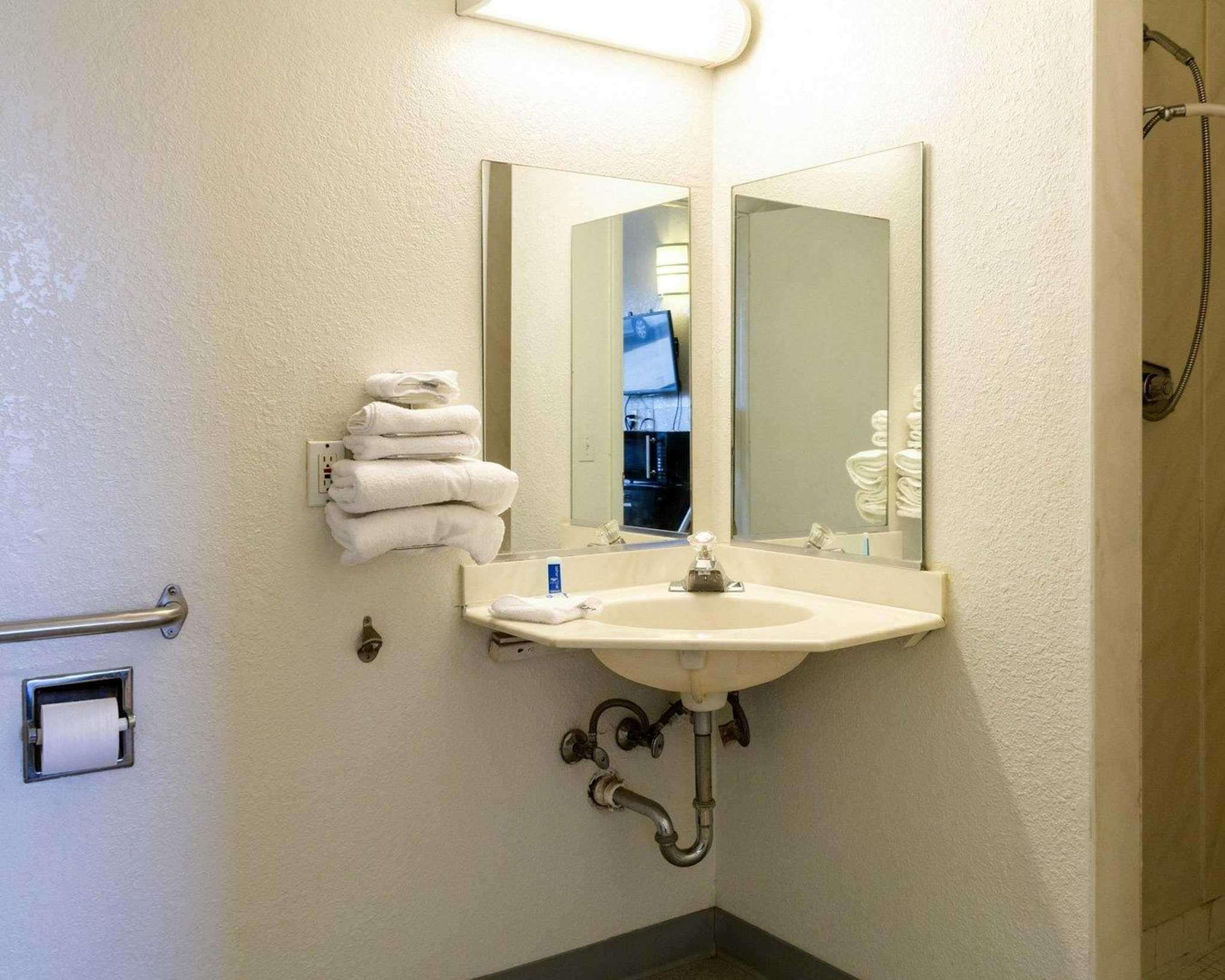 Motel Rodeway 2*