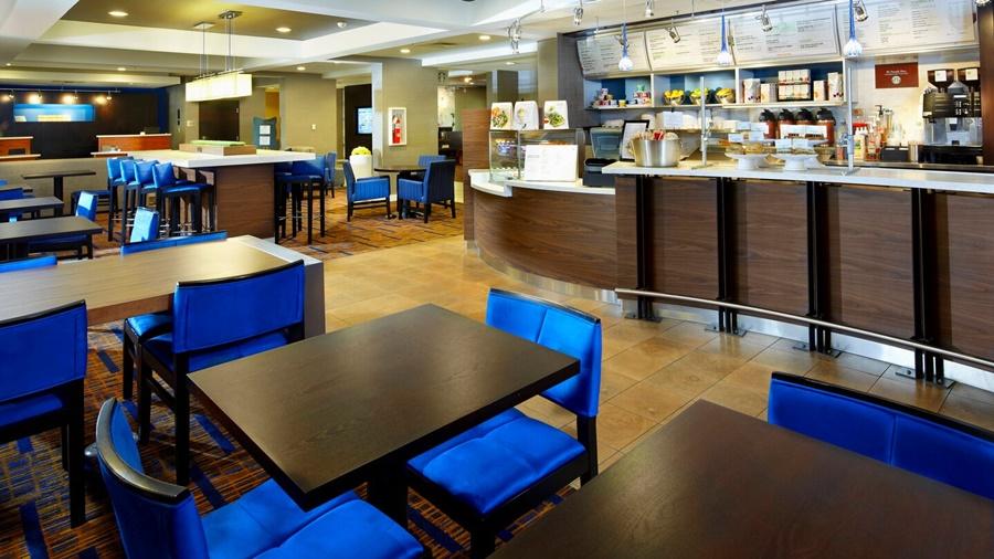 Hotel Courtyard Airport 3*