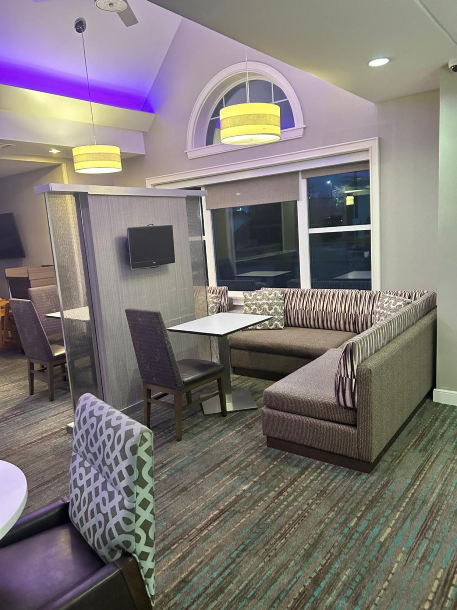 Hotel Revi North Columbus
