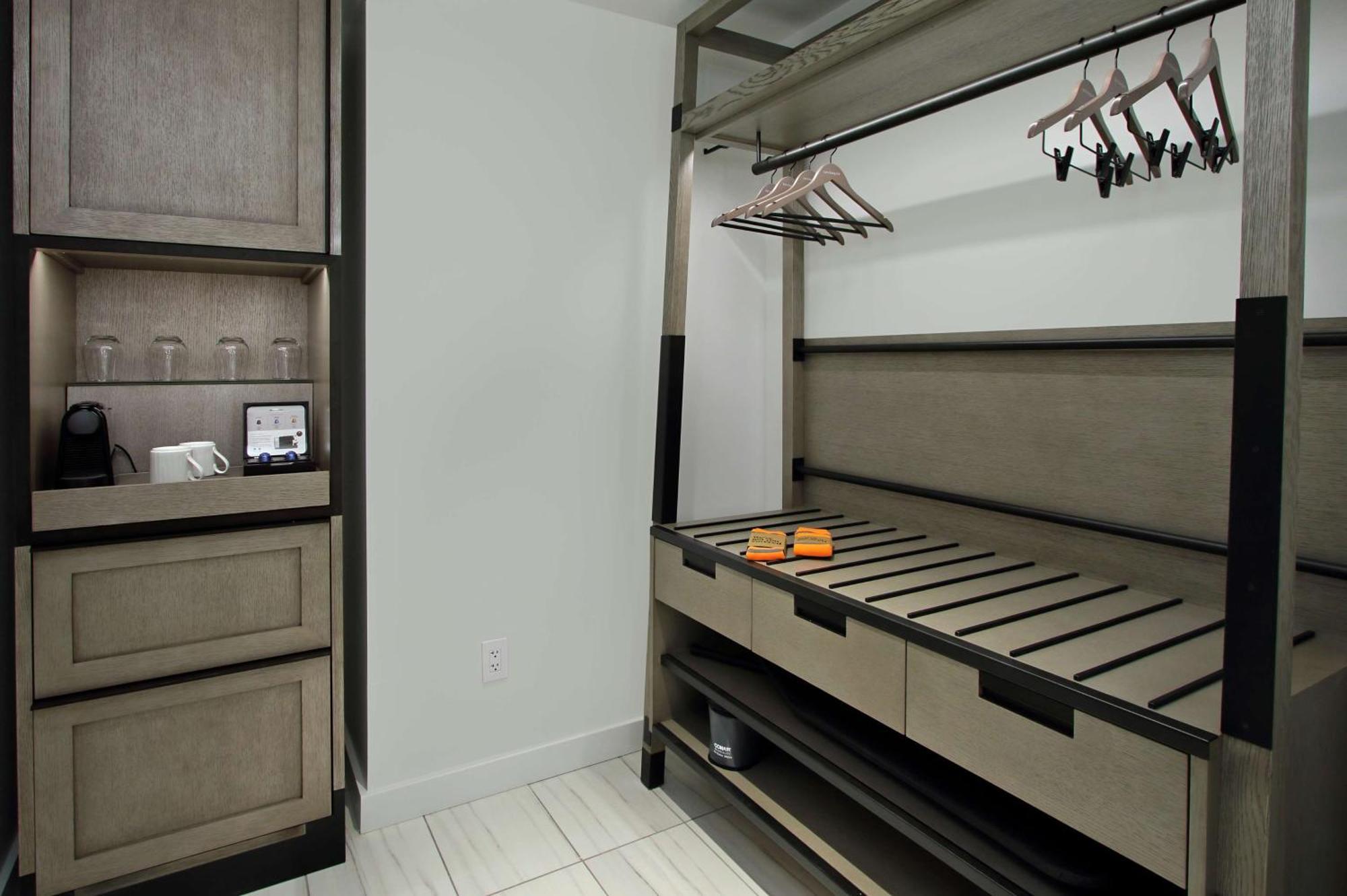 Hotel Canopy By Hilton Downtown Short North 4*