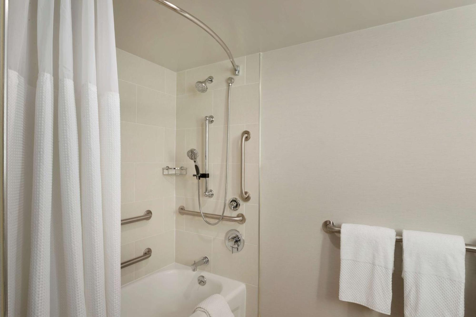 Embassy By Hilton 4* Columbus