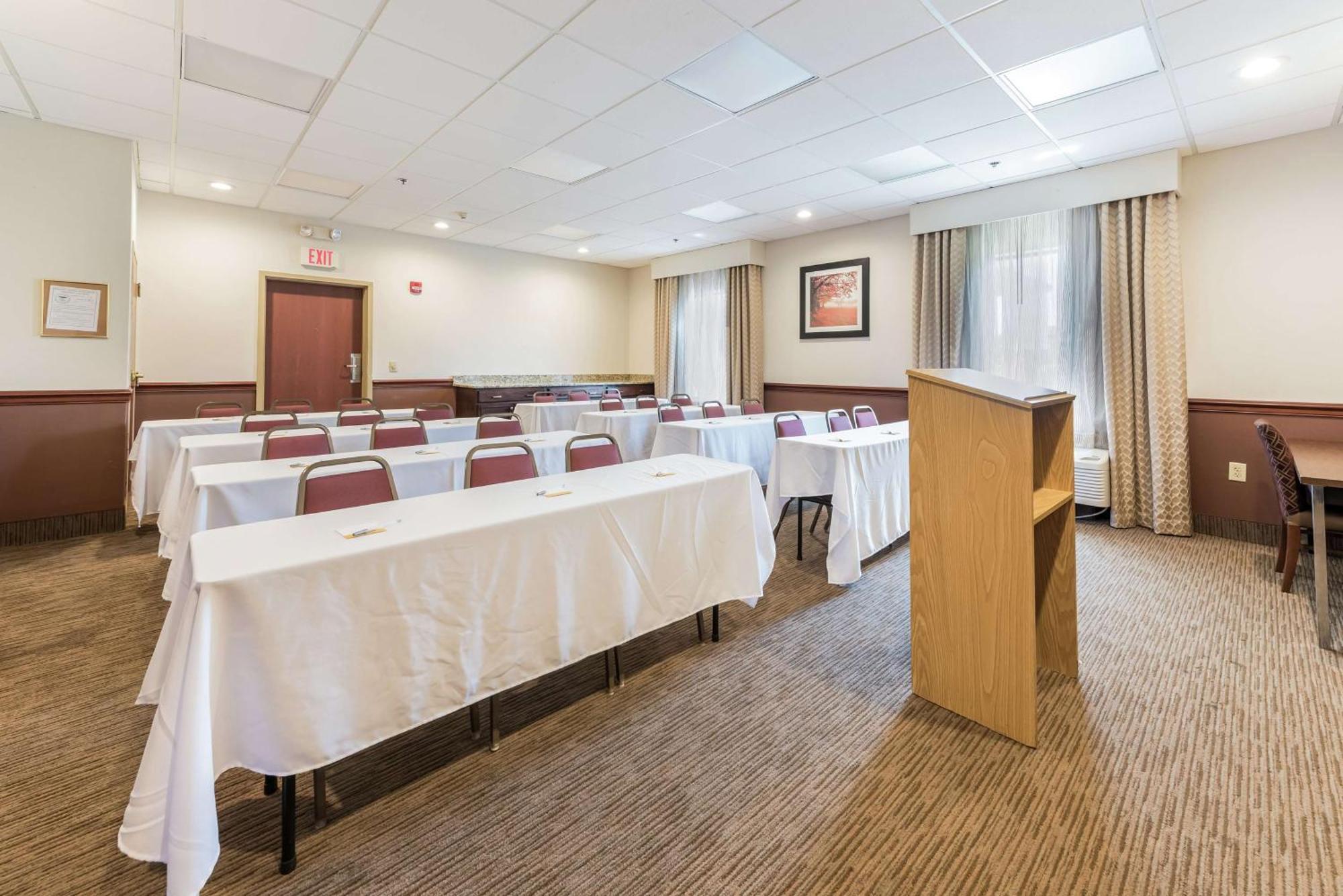 Hampton I-70e/hamilton Road Hotel 3*
