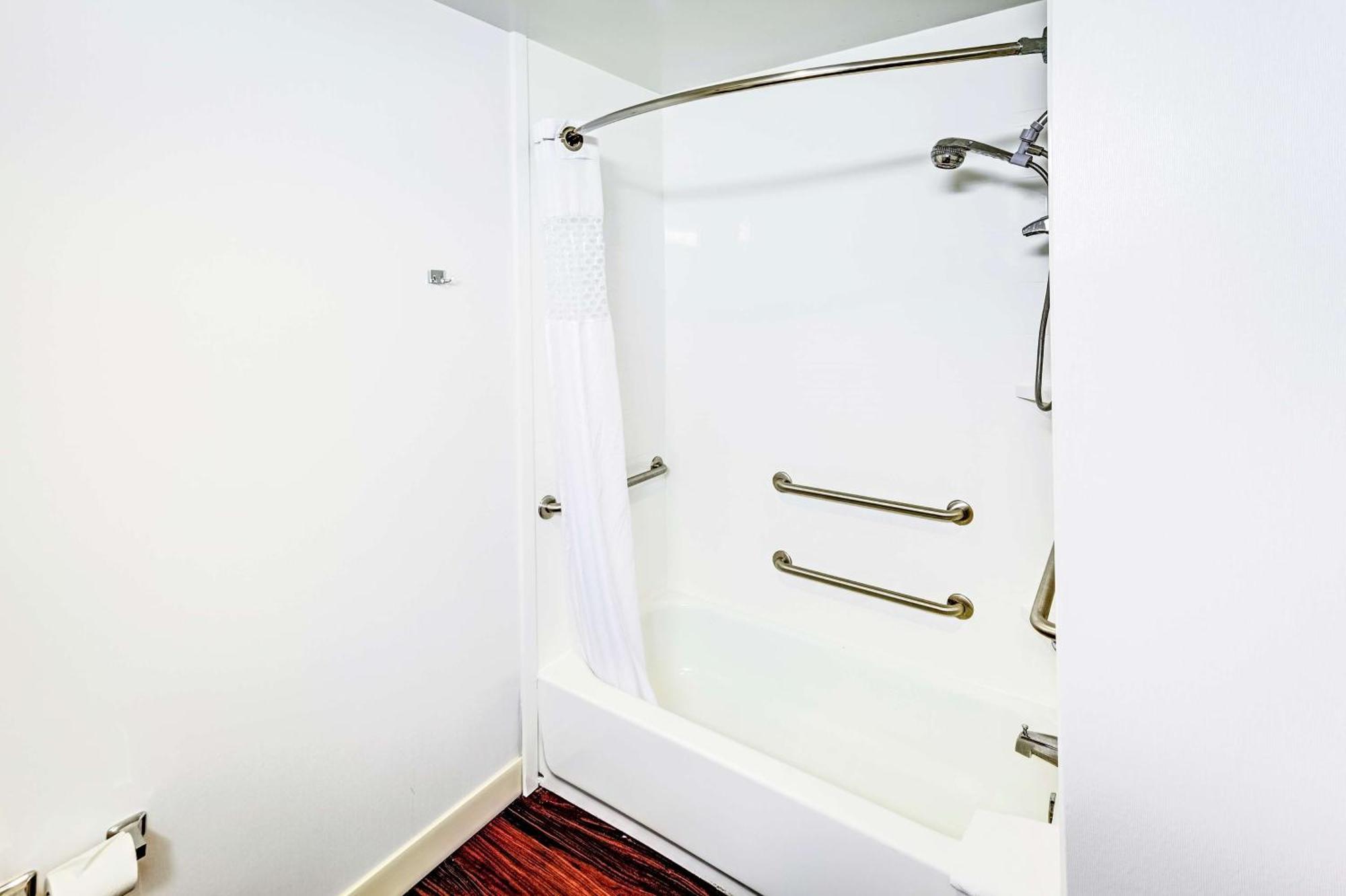 Hampton I-70e/hamilton Road Hotel 3*