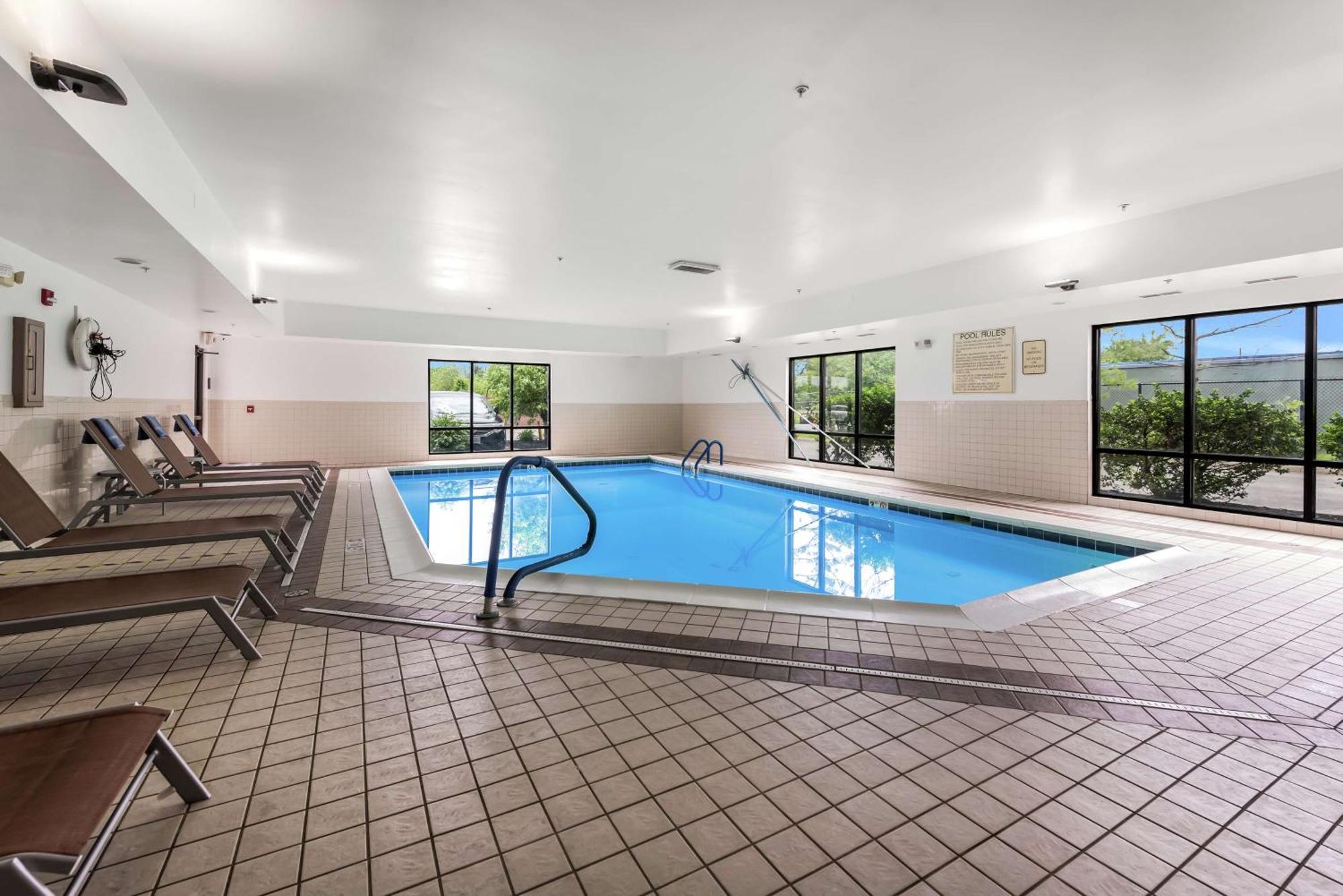 Hampton I-70e/hamilton Road Hotel 3*