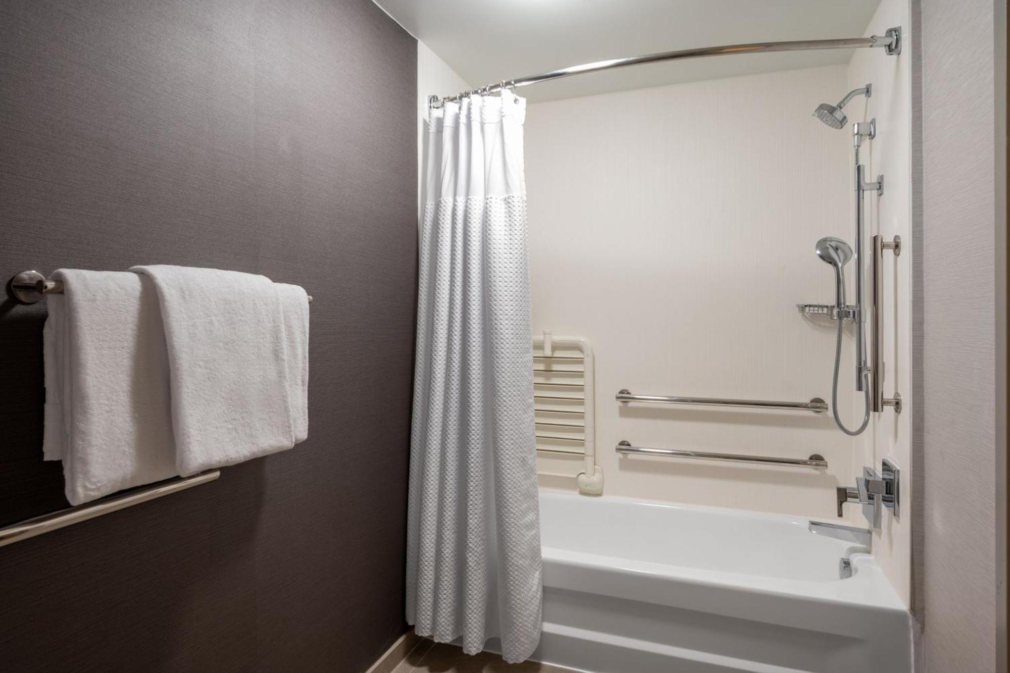 Courtyard Airport Hotel Columbus
