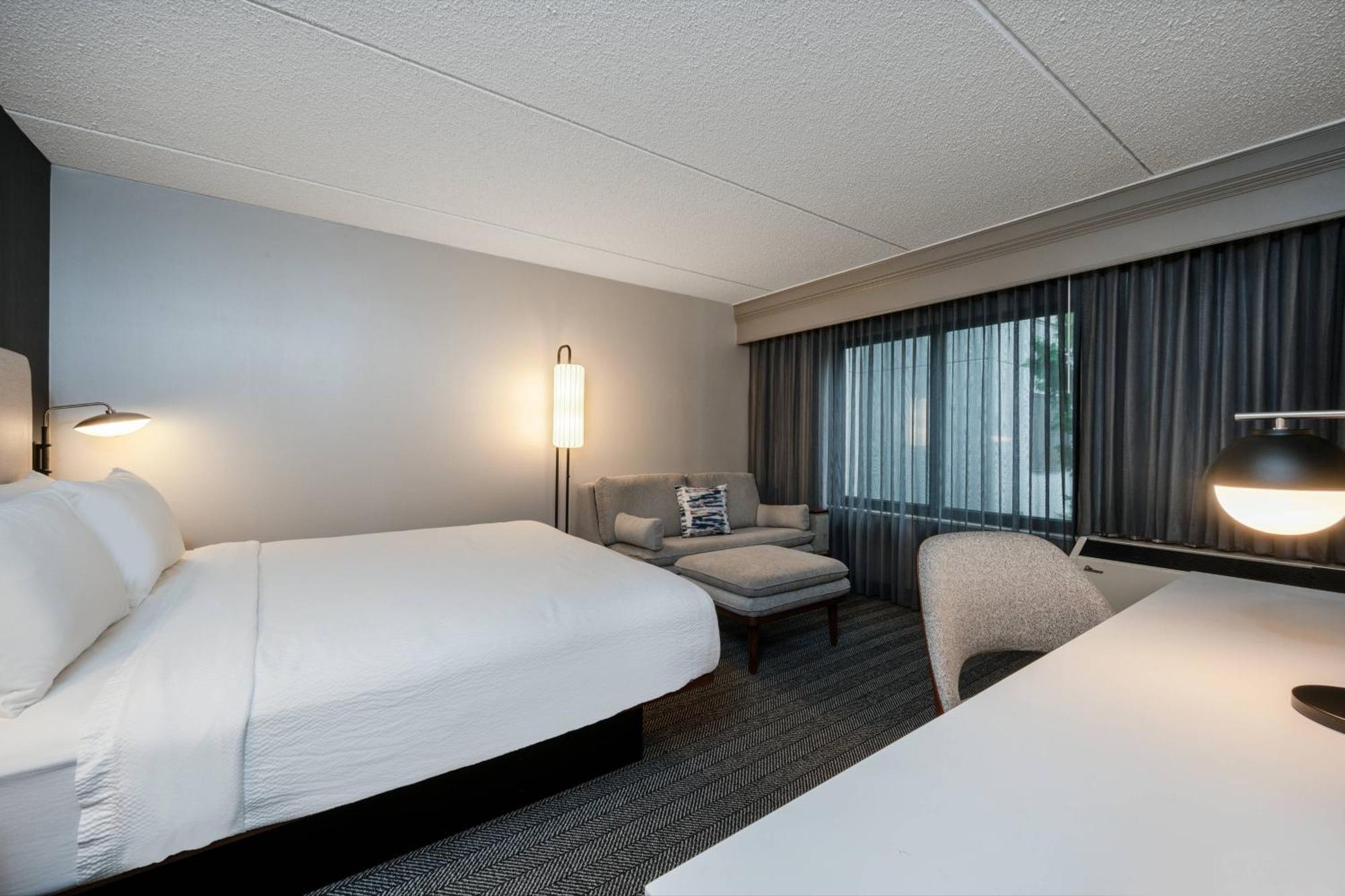 Courtyard Airport Hotel