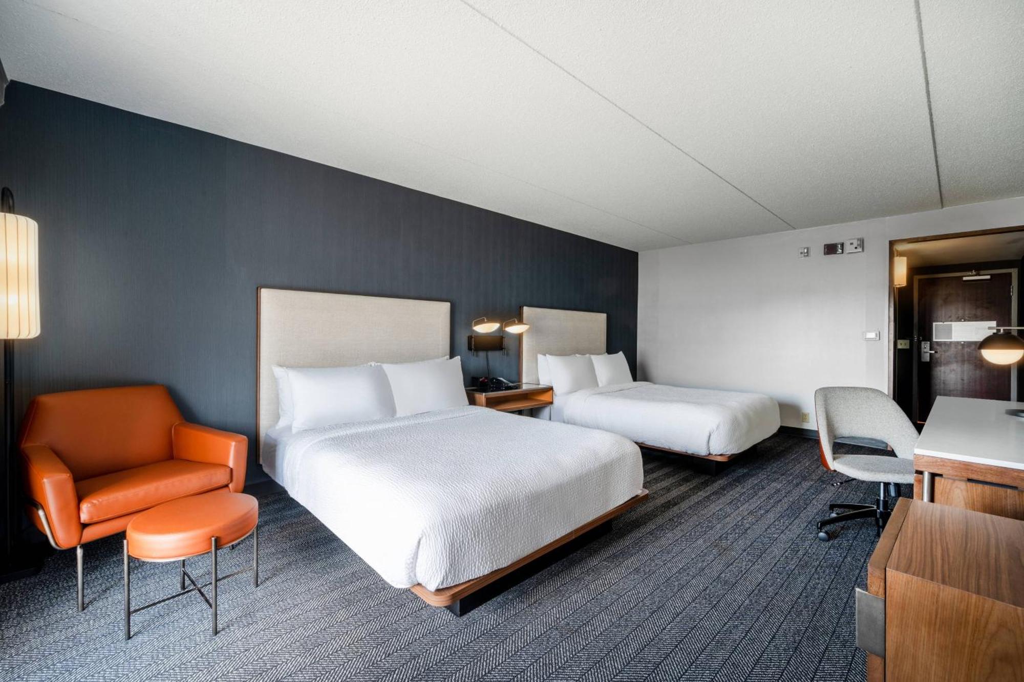 Courtyard Airport 3*