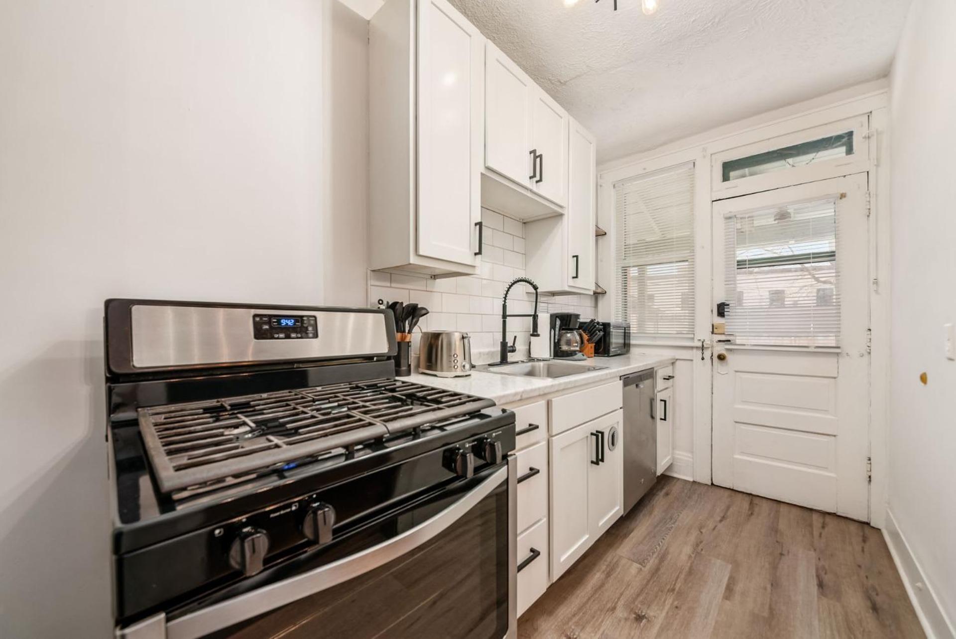 The Cobblestone Townhouse - 2 Bedroom -german Village *