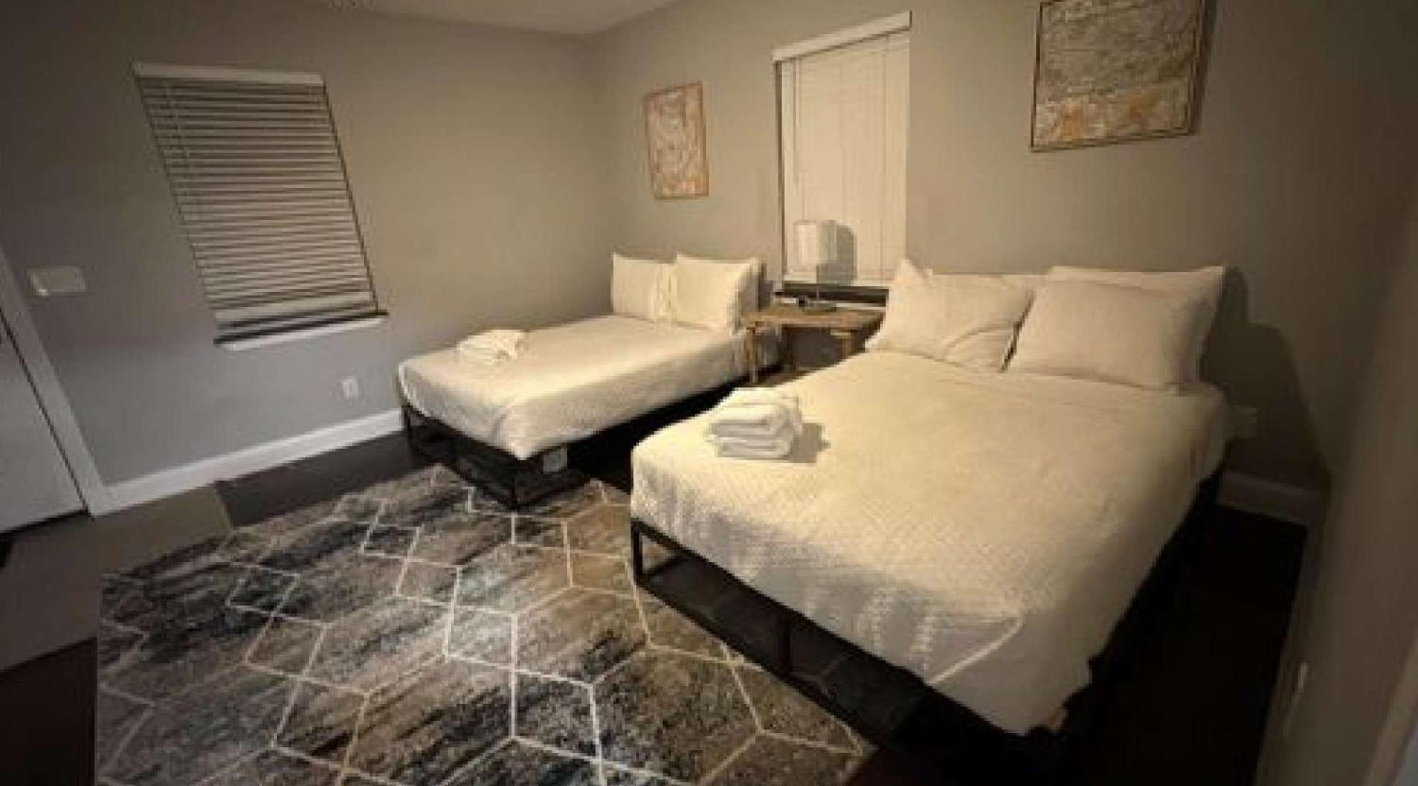 Housepitality - The Urban Roost 1 - Modern *