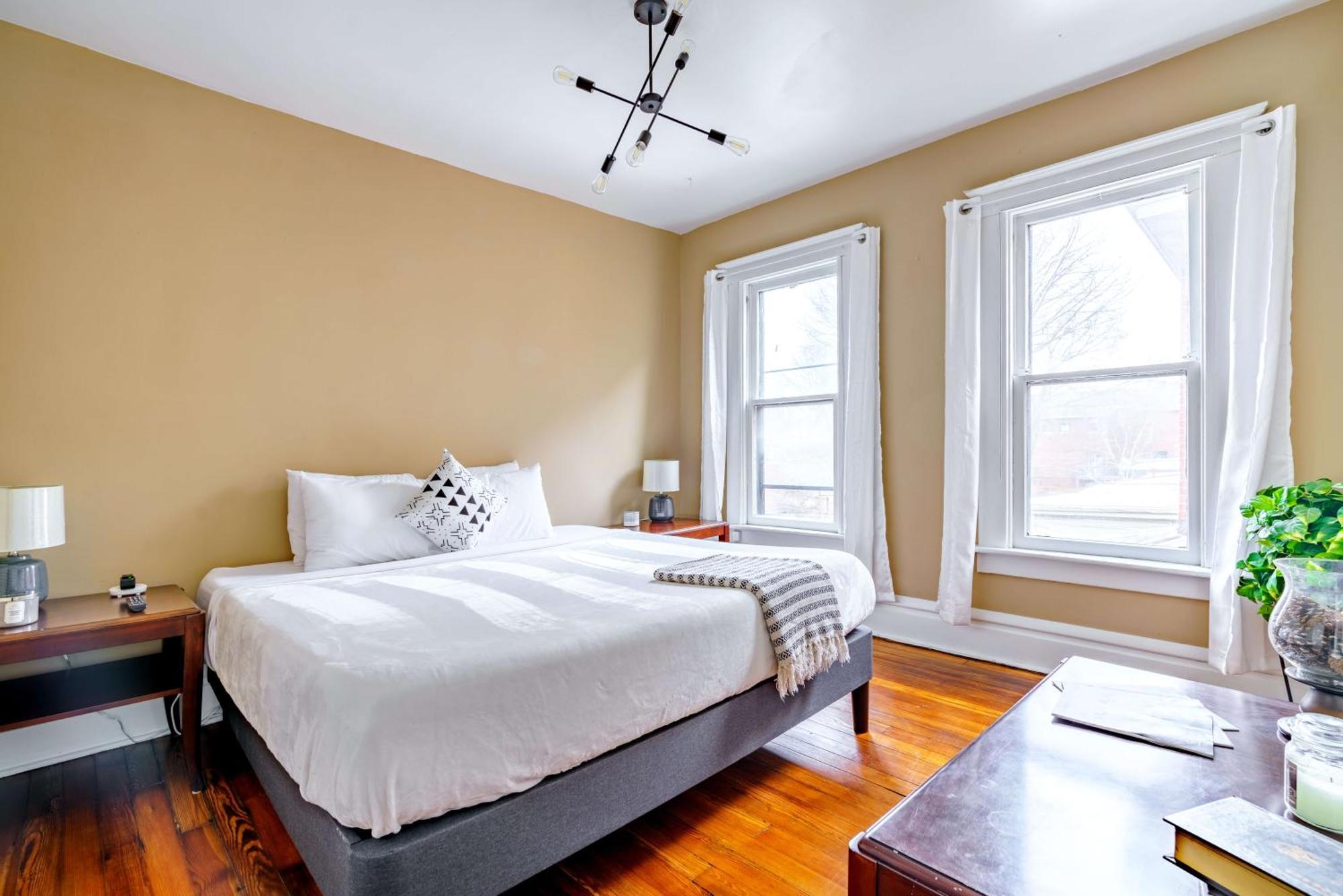 Prime Location Rated Free Parking Clean! Columbus