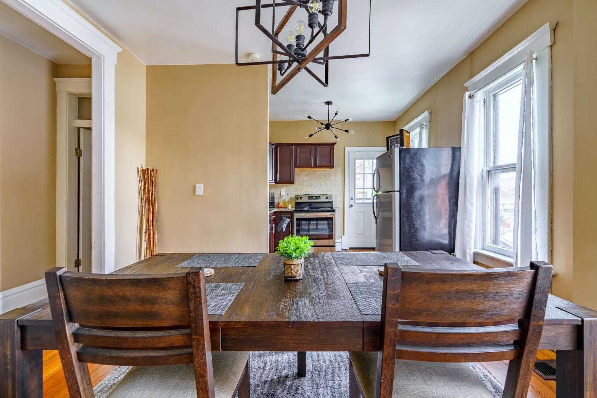 Prime Location Rated Free Parking Clean! Holiday home Columbus