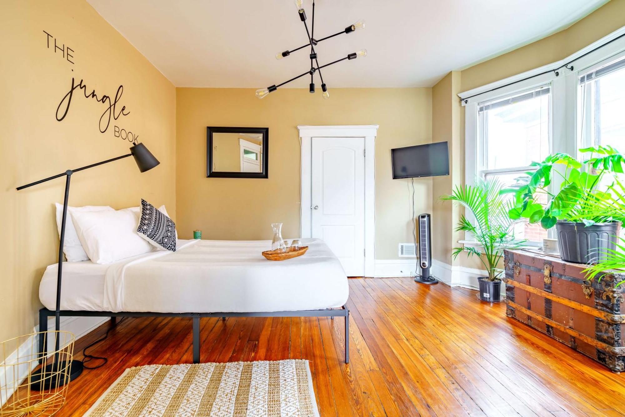 Prime Location Rated Free Parking Clean! Holiday home Columbus