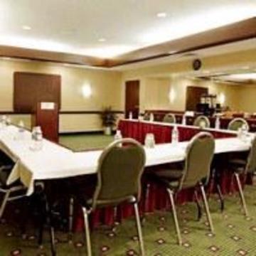 Hotel Courtyard Airport 3*
