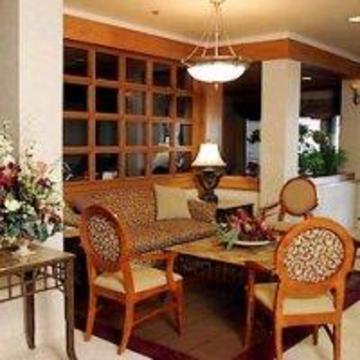 Courtyard Airport Hotel 3*
