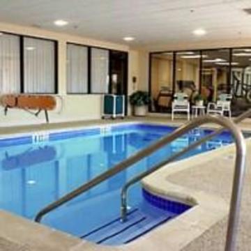 Courtyard Airport 3*