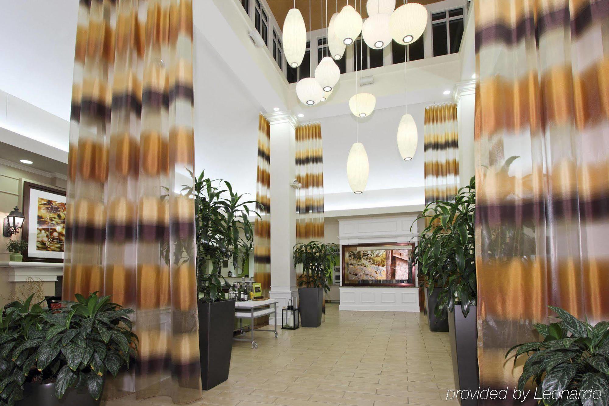 Hilton Garden Airport 3*