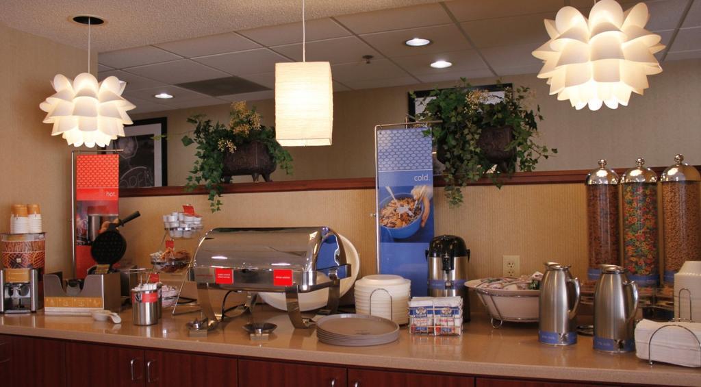 Hampton I-70e/hamilton Road Hotel 3*