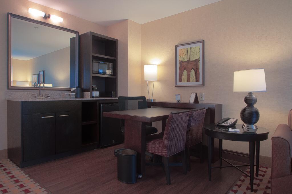 Embassy - Airport 4* Columbus