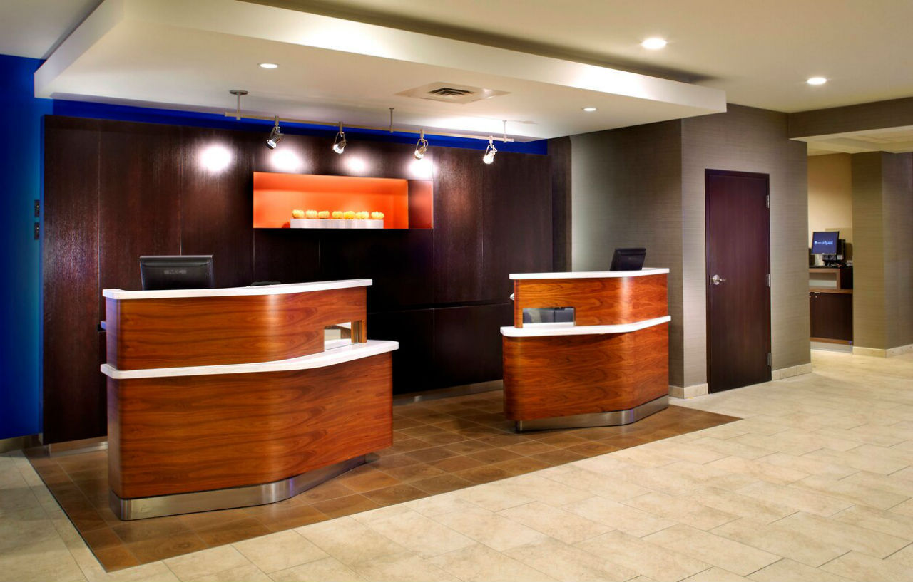 Hotel Courtyard Airport