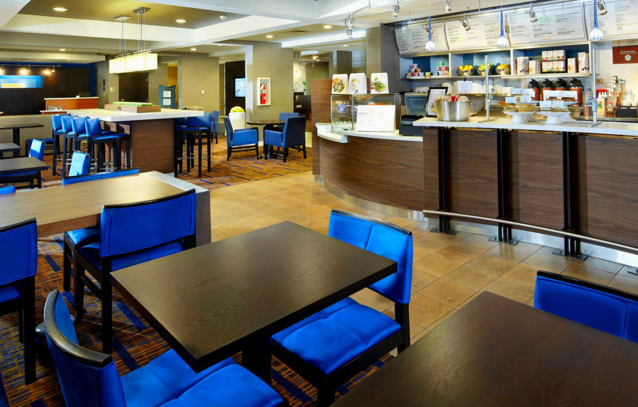 Courtyard Airport Hotel