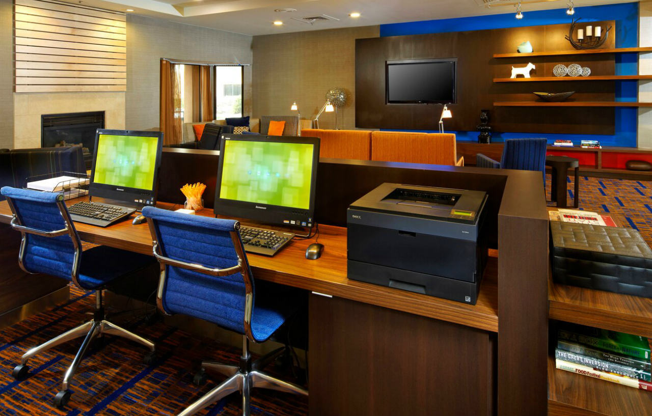 Courtyard Airport Hotel